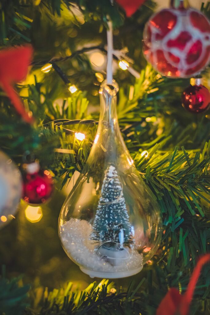 10 tips for picking the perfect glass Christmas ornament